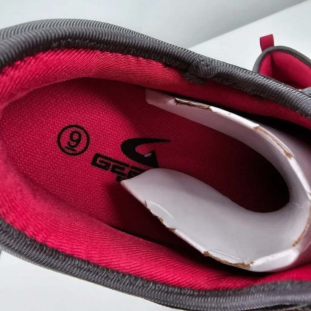 Dream Seek Gray & Fuchsia Logo-Accent Sneaker - Picture 8 of 10